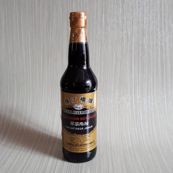 

Kecap rasa Jamur/Mushroom soy sauce pearl river bridge 600 ml