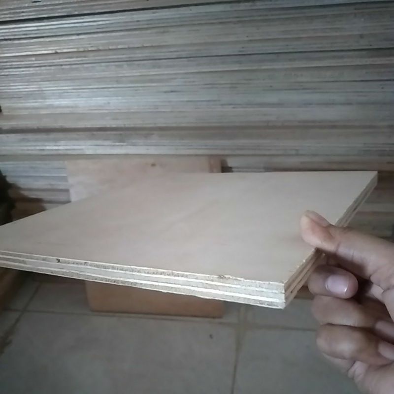 

papan triplek tebal 12 mm.ukuran 27 x 24 cm.