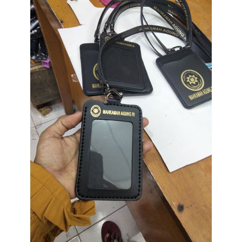 

Termurah TAG HOLDER MAHKAMAH AGUNG / name tag KTA mahkamah agung + tali