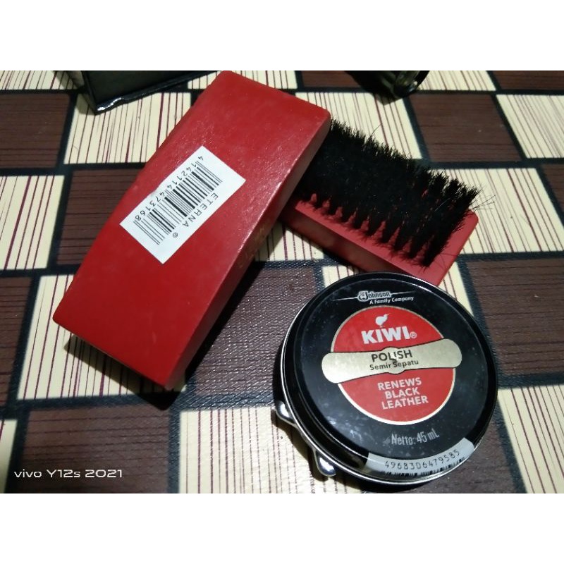 Semir Sepatu Kiwi shoe Polish Besar 45ml 17,5ml Lengkap + Sikat semir