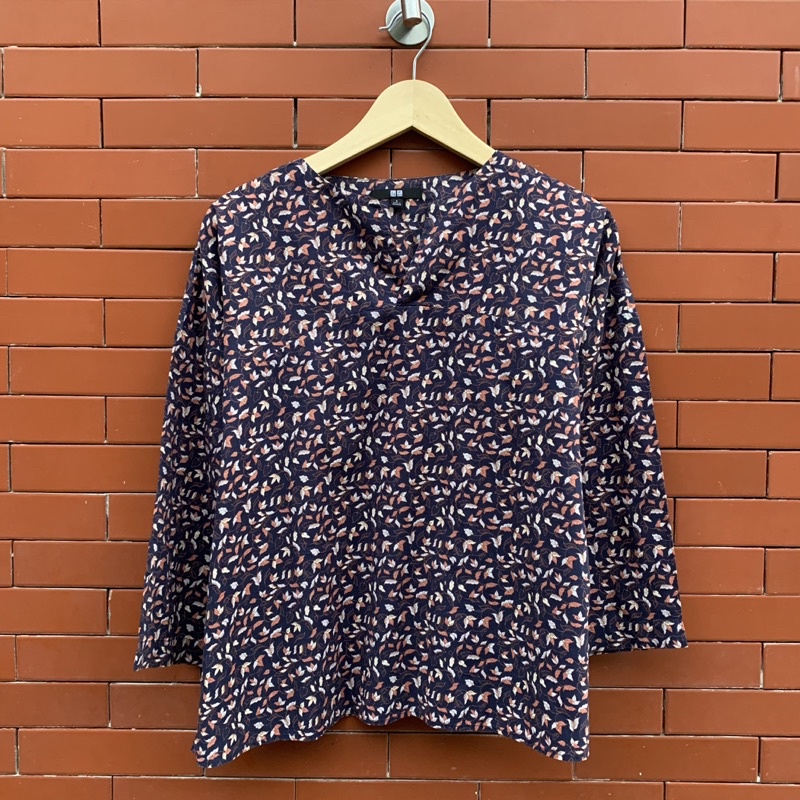 Preloved uniqlo cotton batik navy