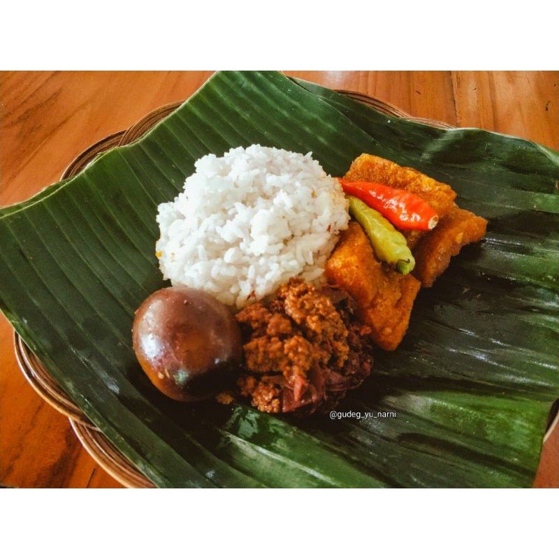 Nasi gudeg krecek telur Gudeg Yu Narni