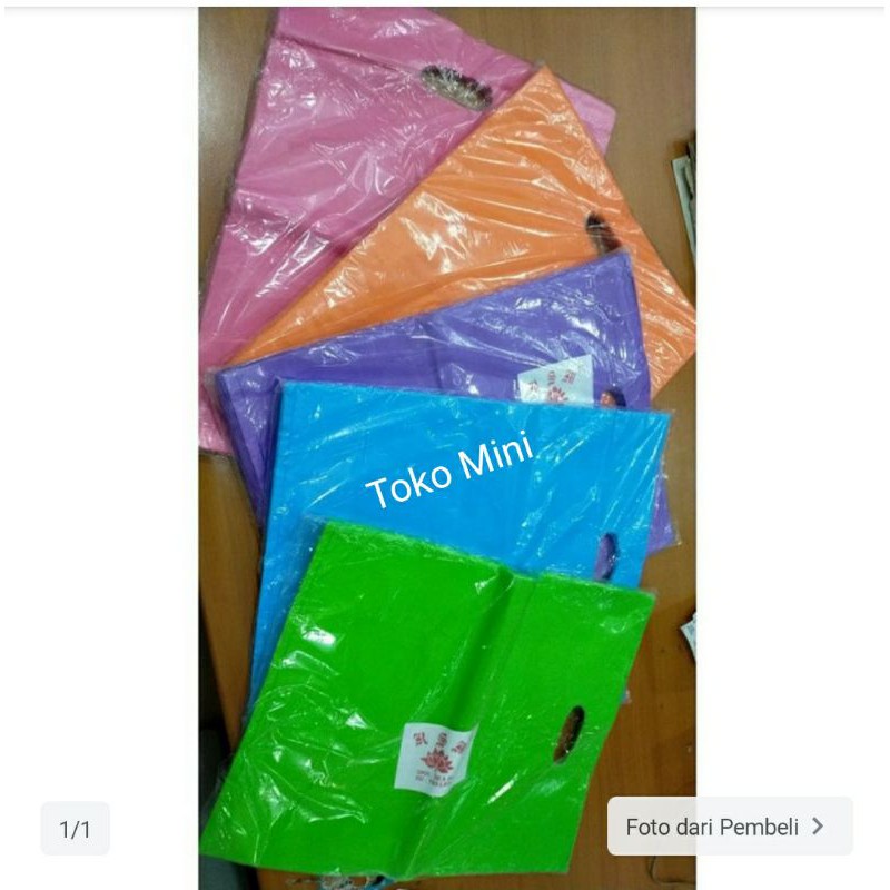 

PLASTIK TENTENG POLOS BINTANG 30 X 38 (HARGA JUAL PER 1 PAX = 100 PC)