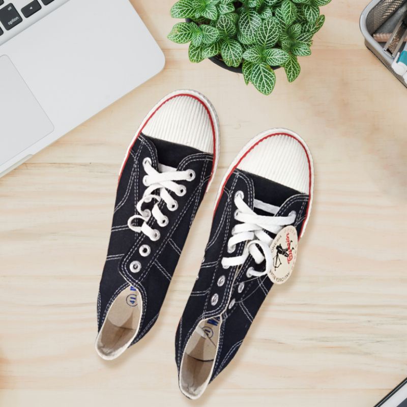 Sepatu Warrior Classic / Sepatu Pria