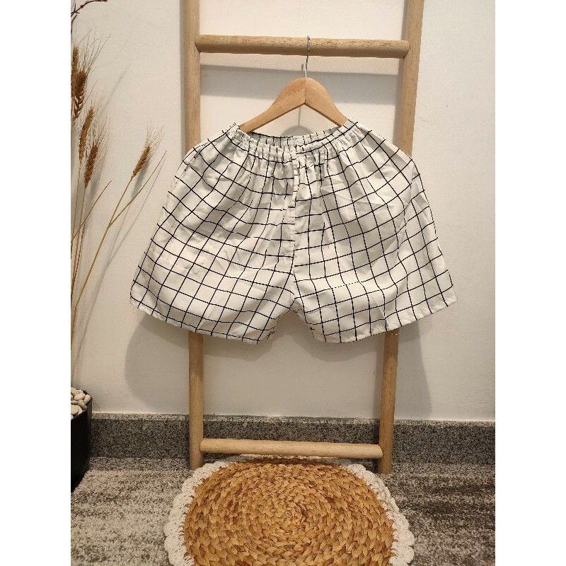 CELANA KOLOR | CELANA SANTAI | CELANA MURAH | GROSIR CELANA PENDEK BOXER PRIA / WANITA DEWASA-Kotak putih