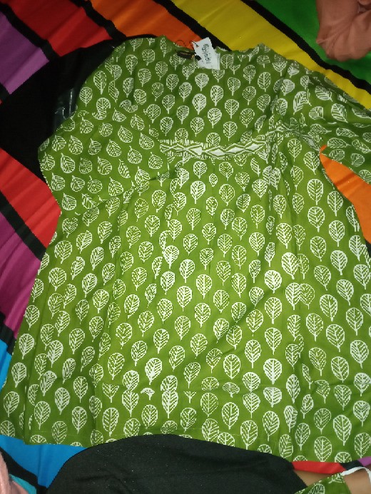 Atasan Batik Wanita Kerja Daun Hijau