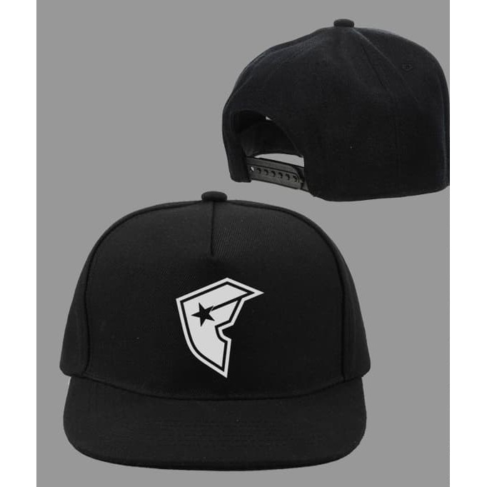 Topi Snapback Famous