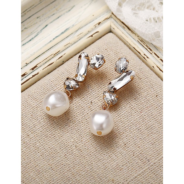 LRC Anting Tusuk Fashion Gold Irregular Mosaic Crystal Faux Pearl Earrings F76958
