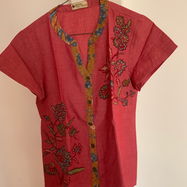 Preloved Kemeja Batik Merk Dea Valencia