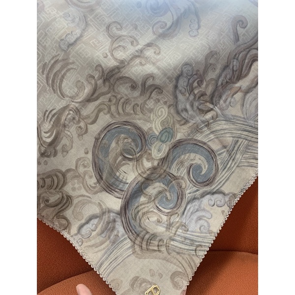 Preloved Buttonscarves Wave Series in sand