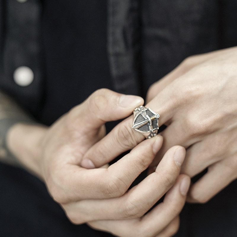 Cincin Pria Model Terbuka Bentuk Perisai Salib Gaya Vintage Rock Untuk Pesta