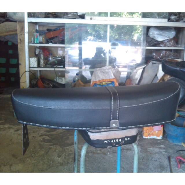 Jok Motor Vespa panjang variasi sabuk Piaggio