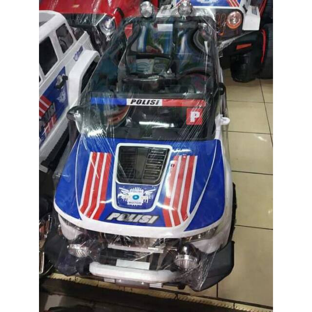 Mobil aki jeep polisi