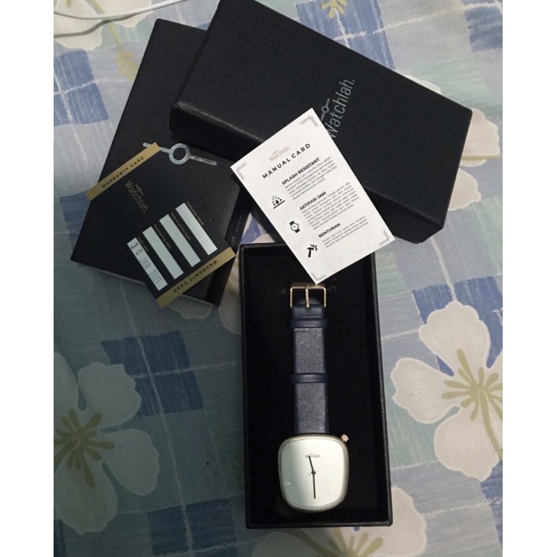 Watchlah. Squareround Golden Blue