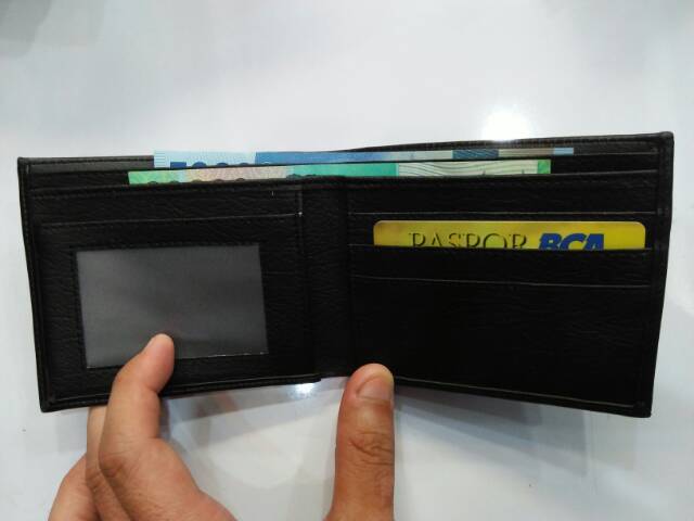 Dompet lipat pendek