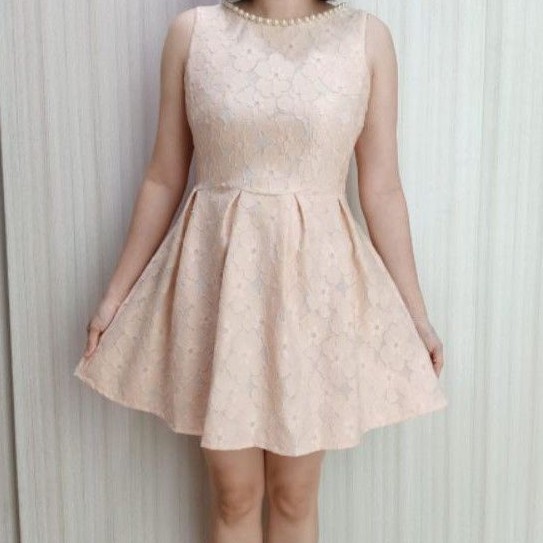 Dress nude peach brokat pearl neckline