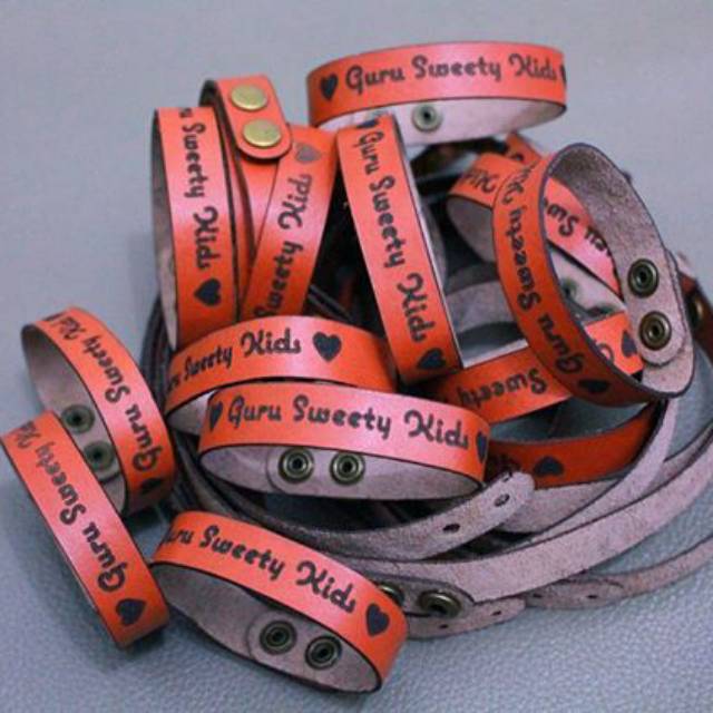 Gelang custom kancing