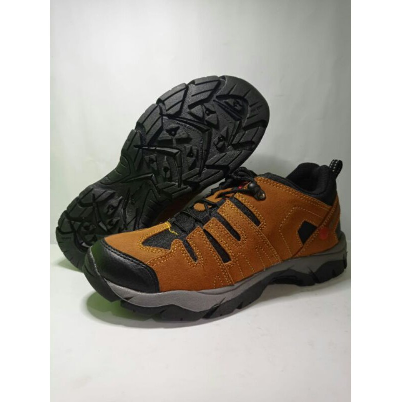 Sepatu gunung pria karrimor brown suede