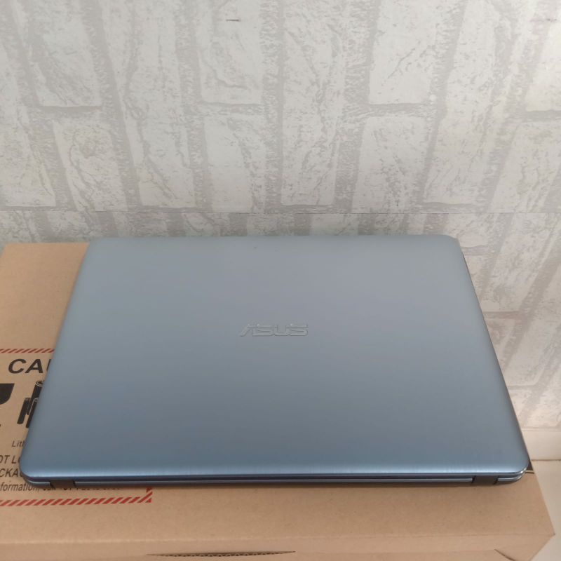 Laptop Asus X441B Amd A9-9420 Gen 7 Amd Radeon R5 graphics Ram 4GB HDD 1TB  Windows10 Full Aplikasi