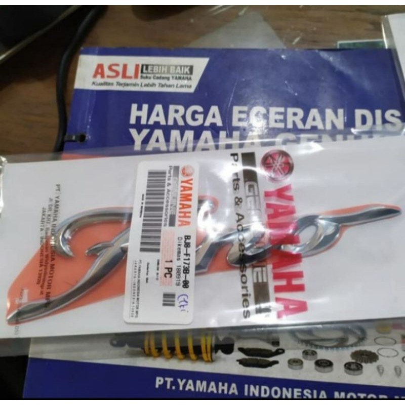 EMBLEM COVER BODY FINO-125/ FINO GRANDE ORIGINAL YAMAHA SEPASANG