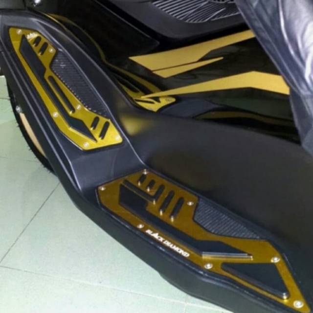 Bordes Karpet Pijakan Kaki New Nmax 2020 Black Diamond Gold Hitam Silver Biru Shopee Indonesia
