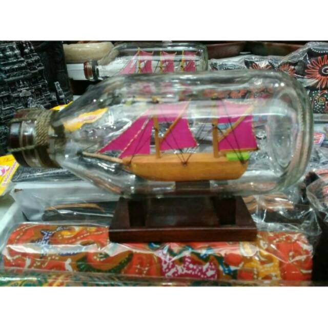Pajangan Miniatur Kapal Ukuran Sedang