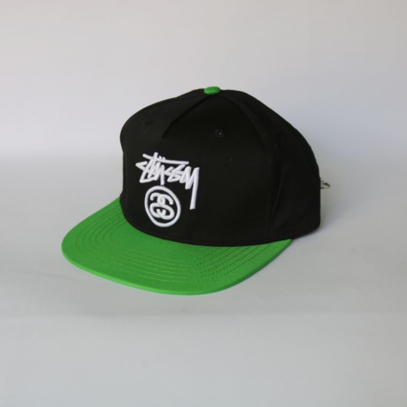 Topi snapback stussy