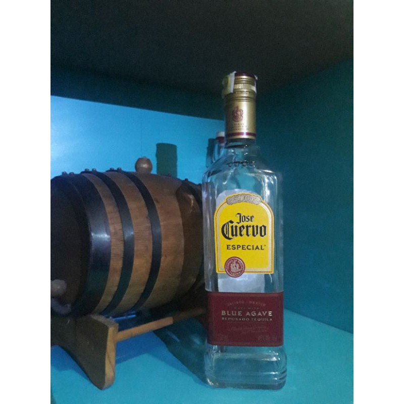 Botol kosong bekas miras Tequila Jose Cuervo Reposado import unik