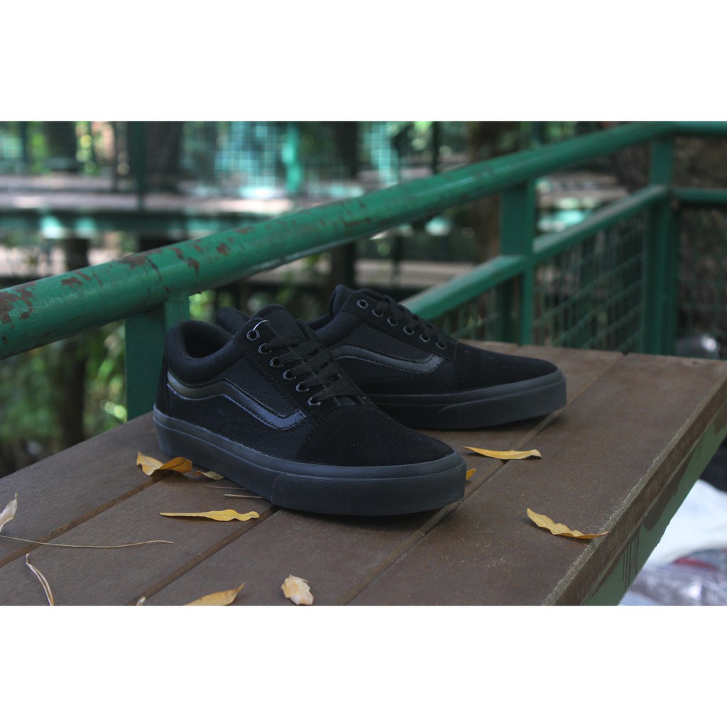 Jual SEPATU VANS AUTHENTIC FULL BLACK HITAM POLOS WHITE PUTIH OLDSKOOL ...