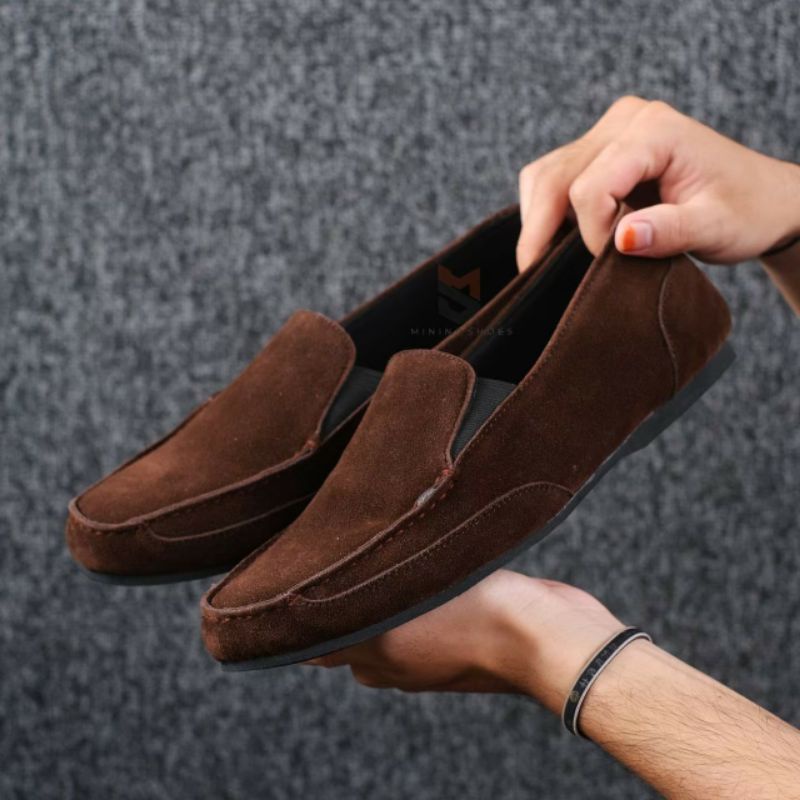 MNG BLZ Sepatu Slip On Pria Kulit Suede Sepatu Casual Pria Loafers Santai Kasual Kerja Main Kondangan