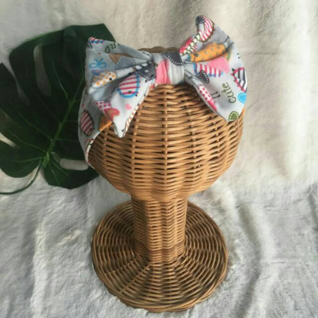 Bandana motif pita besar