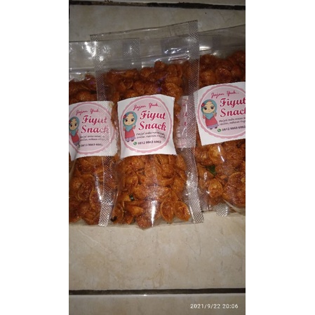 

makaroni pedas kriuk daun jeruk