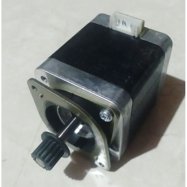 motor stepper type 17PM - J442 - P1VS - 3,78V - 1,4A ORIGINAL