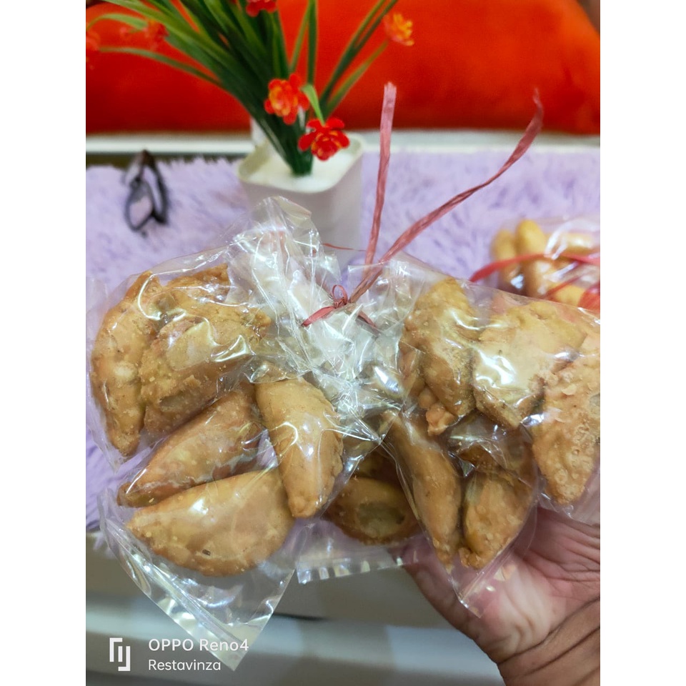

Pastel Kering Isi Abon isi 10 Bungkus