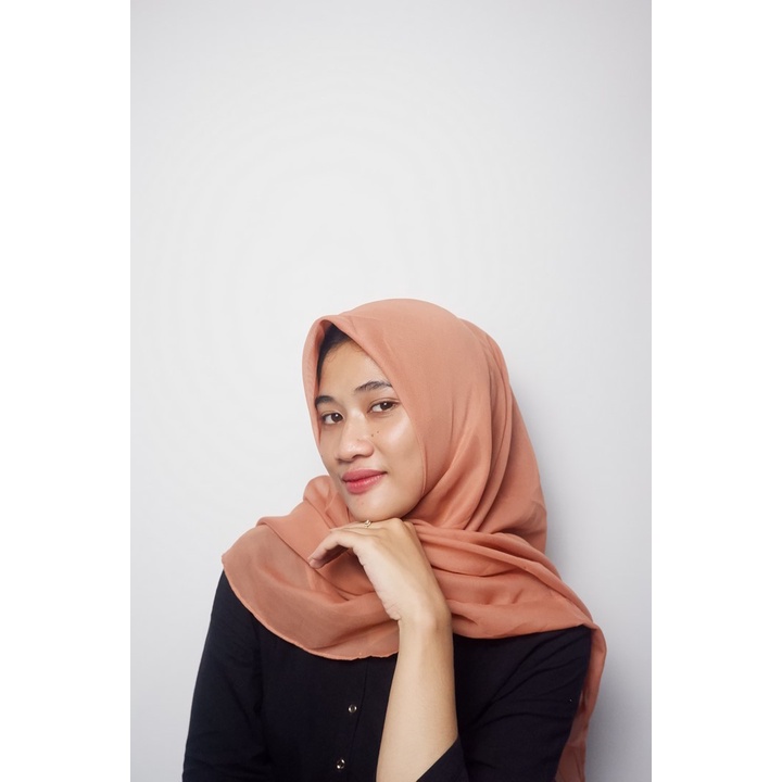 50 warna BELLA SQUARE JILBAB SEGI EMPAT POLLYCOTTON-bella choco peach