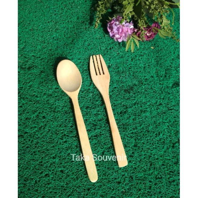 souvenir sendok garpu kayu