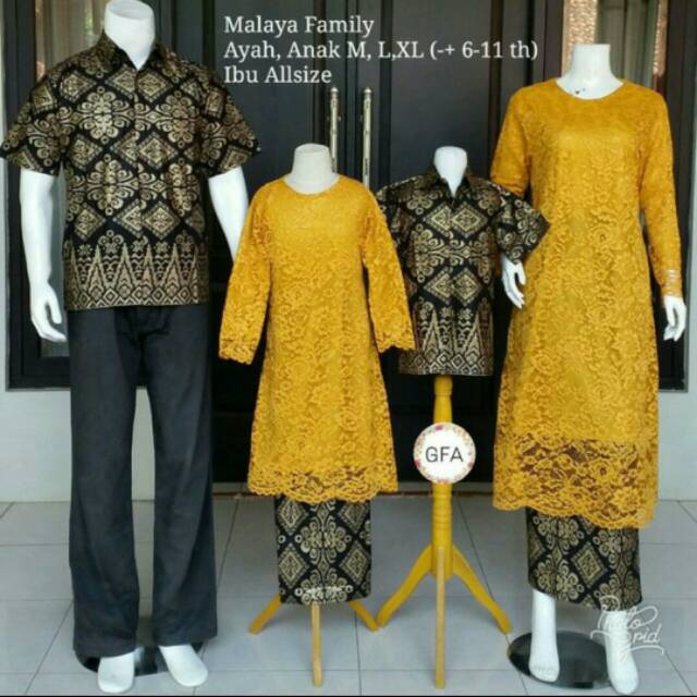 Kebaya couple family