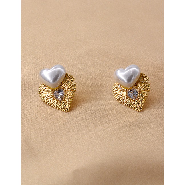 LRC Anting Tusuk Fashion Golden Heart Shaped Zircon Pearl Earrings K09565
