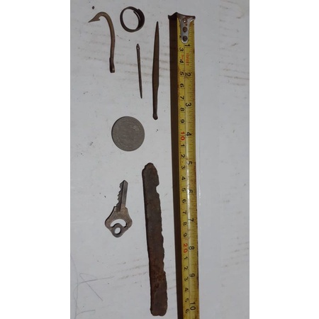 Benda rumah tangga temuan sungai