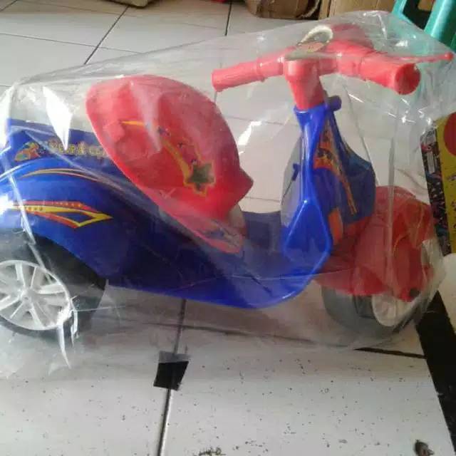 Mainan Vespa ni Anak Plastik Warna-Warni Aman