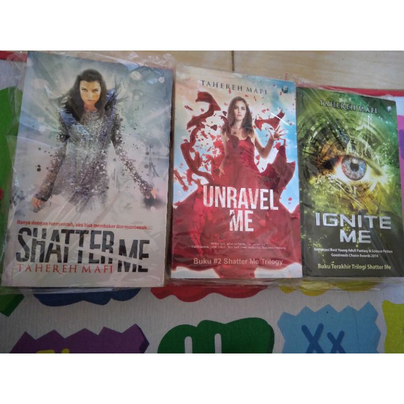 Preloved/ bekas shatter me