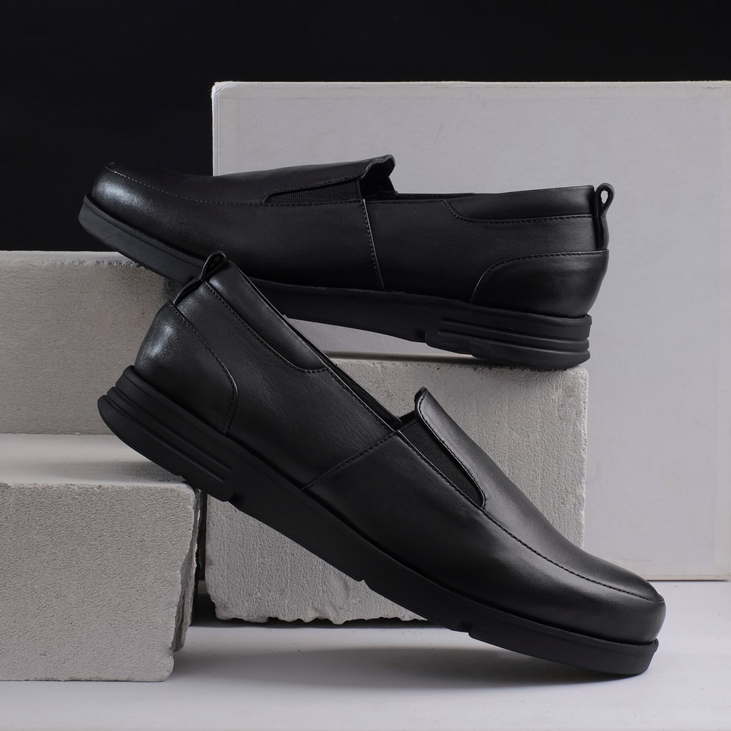 JOBS BLACK ORIGINAL x KENZIOS Sepatu Loafers Full Hitam Kulit Sapi Asli Pria Slip On Simple Casual Semi Formal Kerja Kantor Slop Jalan Santai Hangout Pesta Kondangan Kuliah Selop Resmi Kantoran Genuine Leather Penny Loafer Footwear Keren Terbaru Kekinian