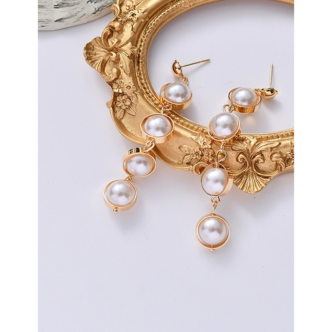 LRC Anting tusuk Fashion Golden Pearl Round Hollow Tassel Earrings D80650