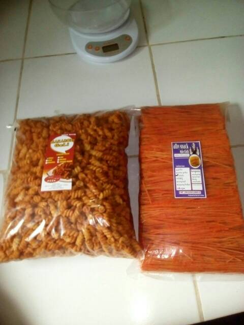 Mie lidi dan makaroni kiloan