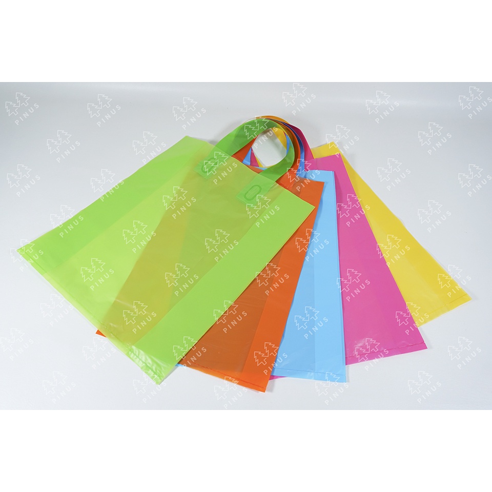 

PANFIX SHOPPING BAG PLASTIK / HANDLE WARNA / BENING UKURAN 20x30 isi 50