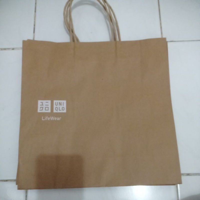 

PAPPER BAG / TAS KADO ULANG TAHUN SOUVENIR UNIQLO