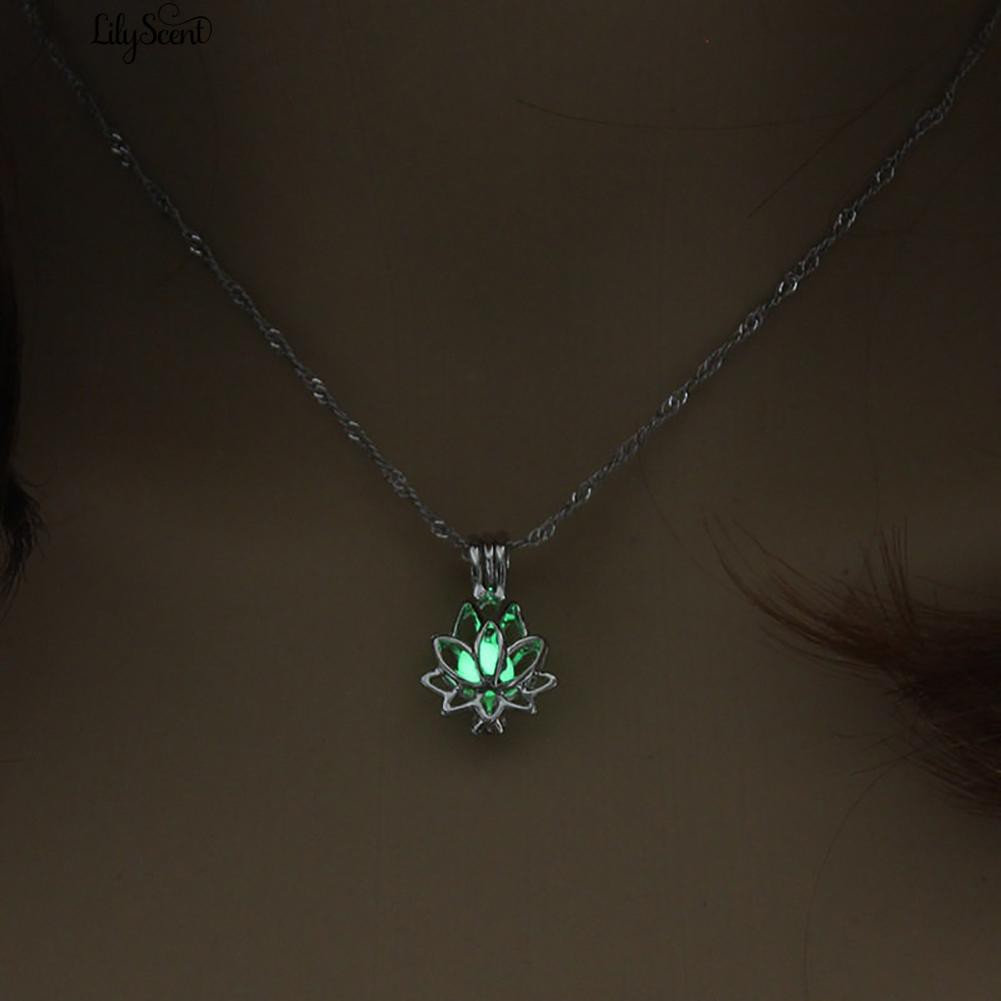 Creative Hollowed Lotus Glow in The Dark Necklace Bercahaya