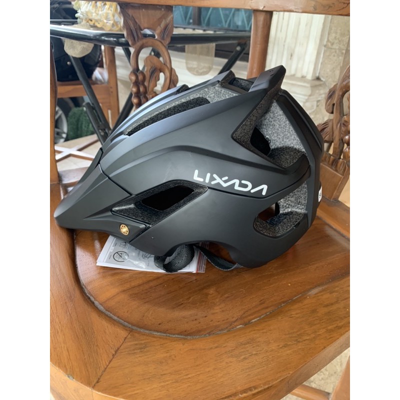 helm sepeda merk lixada