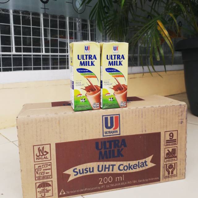 

Susu Ultra Milk rasa coklat ukuran 200ml isi 24 pcs