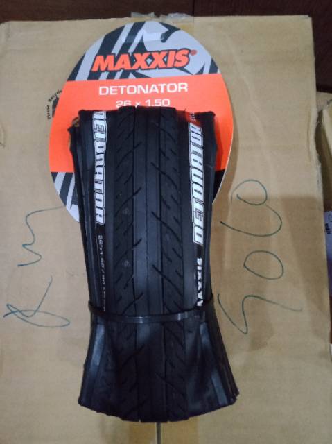 Ban luar maxxis detonator 26x1.50 bahan kevlar -original